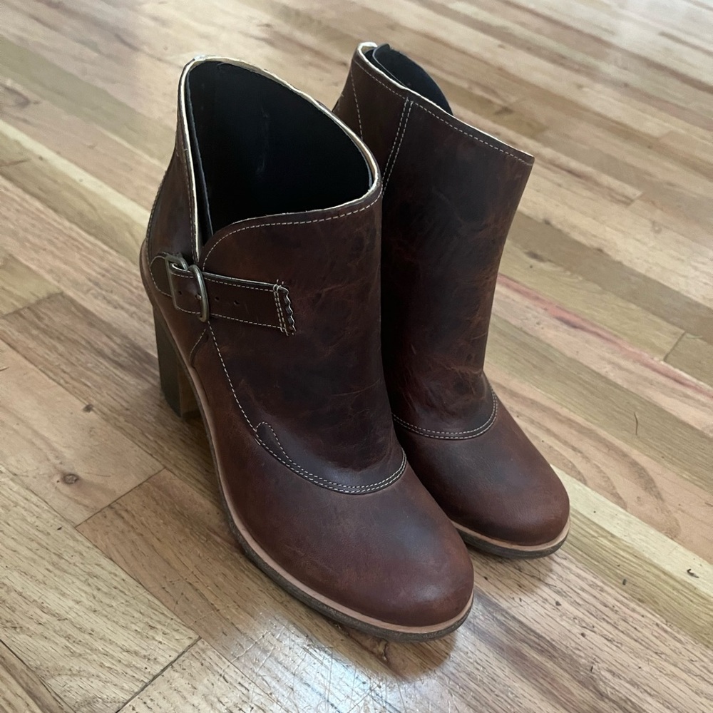 Timberland Heeled Ankle Booties Size 7 Brand New (no box)